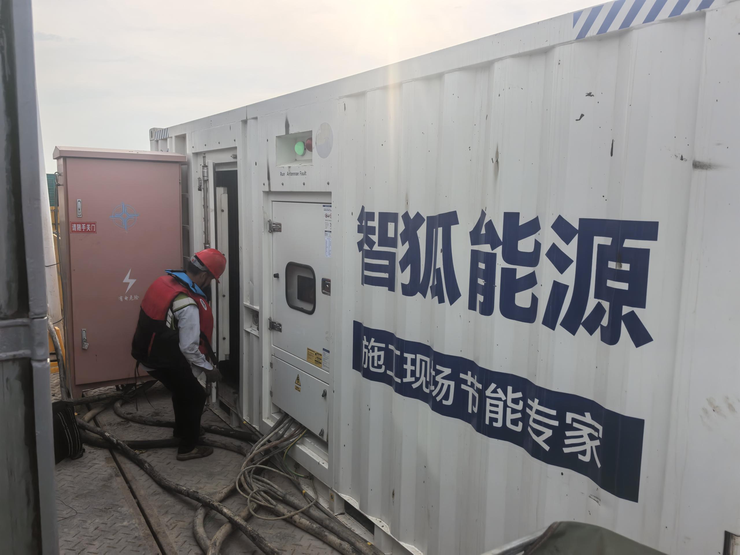 厦门跨海大桥施工现场 - 智狐能源HP1000提供绿色节能供电方案