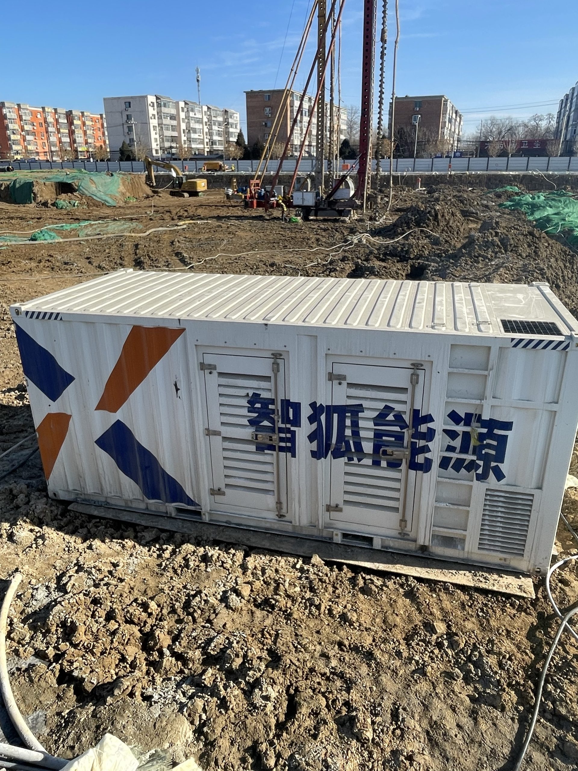 HybridPack HP1000 installed on a construction site supplying temporary power